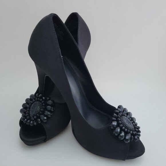 Apt 9 Black Heels Women's 8 Satin Rhinestone Flower Peep Toe Stiletto Shoes NWOB - Picture 2 of 4